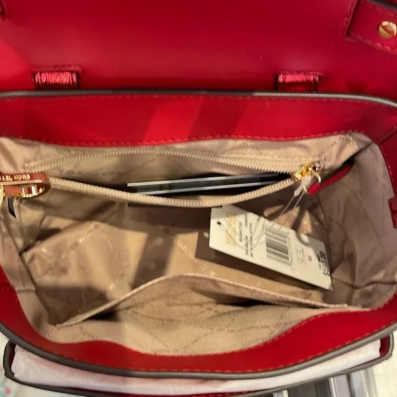 MICHAEL KORS
Manhattan Md TH SCHOOL Crackled Metallic Leather SATCHEL
Crimson - Picture 3 of 16